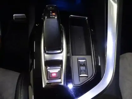 Photo 11 Peugeot 3008  HYBRID 225ch GT e-EAT8