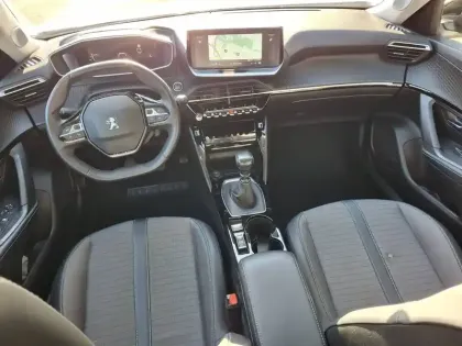 Photo 60 Peugeot 2008  PureTech 130 S&S BVM6