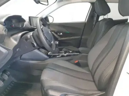 Photo 40 Peugeot 2008  PureTech 130 S&S BVM6