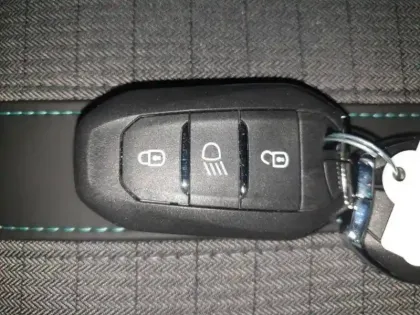 Photo 32 Peugeot 2008  PureTech 130 S&S BVM6