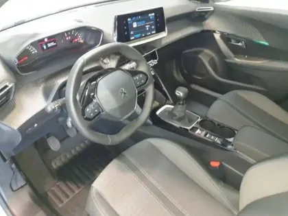 Photo 26 Peugeot 2008  PureTech 130 S&S BVM6