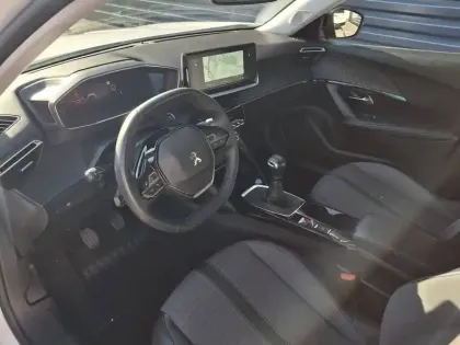 Photo 59 Peugeot 2008  PureTech 130 S&S BVM6