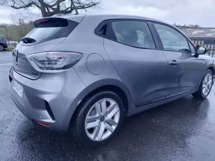 Photo 19 Renault Clio  E-Tech full hybrid 145 GSR2