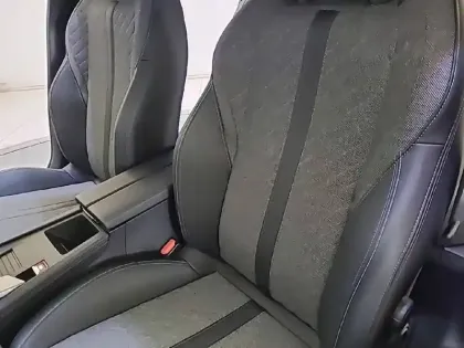 Photo 30 Peugeot 408  PHEV 180 e-EAT8