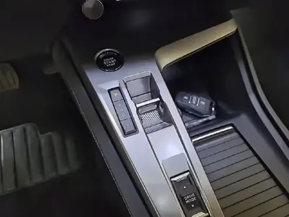 Photo 33 Peugeot 408  PHEV 180 e-EAT8