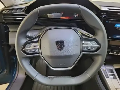 Photo 28 Peugeot 408  PHEV 180 e-EAT8