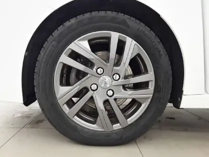 Photo 12 Peugeot 208  PureTech 100 S&S BVM6