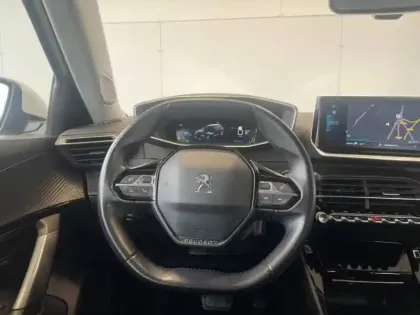 Photo 12 Peugeot 2008  e- 136ch Allure Pack
