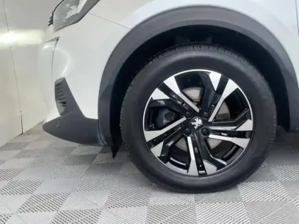Photo 4 Peugeot 2008  e- 136ch Allure Pack