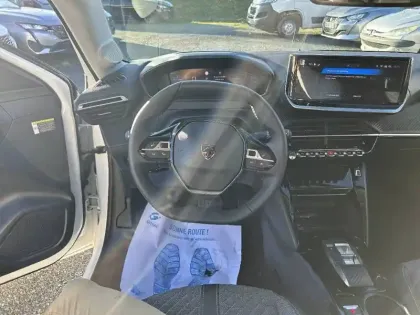 Photo 8 Peugeot 208  Electrique 51 kWh 156ch