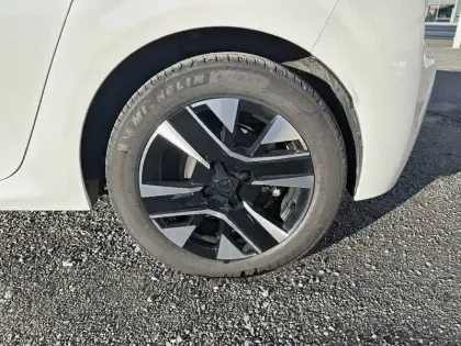 Photo 12 Peugeot 208  Electrique 51 kWh 156ch