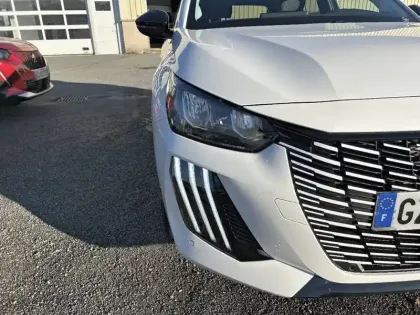 Photo 15 Peugeot 208  Electrique 51 kWh 156ch