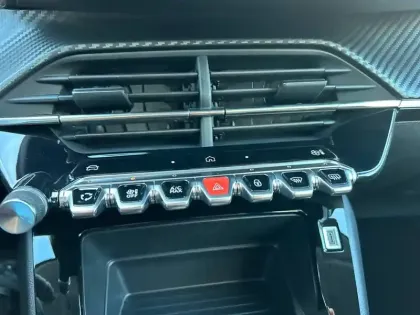 Photo 19 Peugeot 208  Hybrid 100 e-DCS6