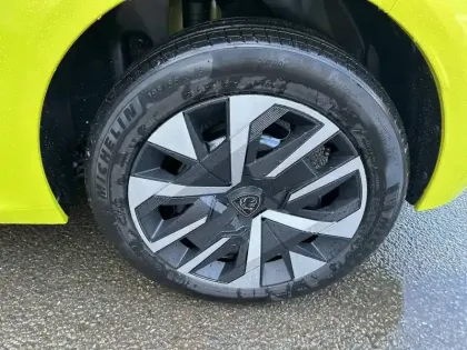 Photo 12 Peugeot 208  Hybrid 100 e-DCS6