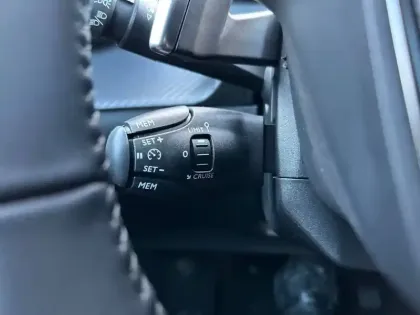 Photo 17 Peugeot 208  Hybrid 100 e-DCS6