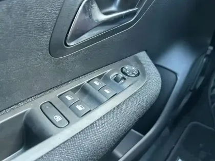 Photo 18 Peugeot 208  Hybrid 100 e-DCS6