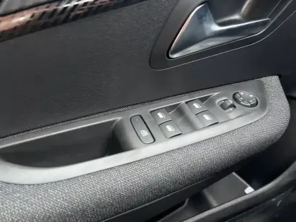 Photo 42 Peugeot 208  Hybrid 100 e-DCS6