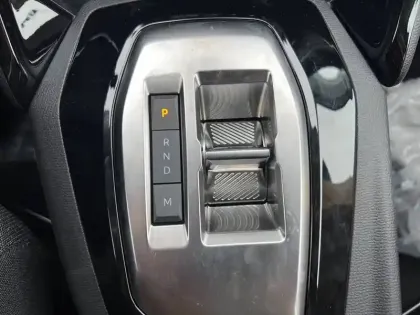 Photo 36 Peugeot 208  Hybrid 100 e-DCS6