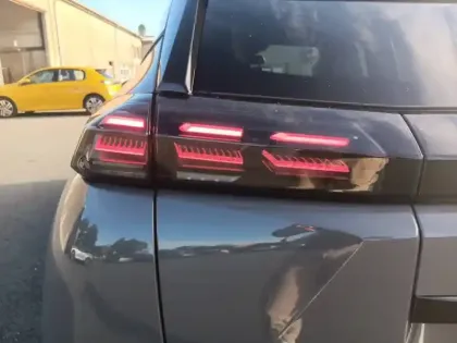 Photo 36 Peugeot 2008  Hybrid 136 e-DCS6