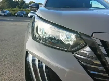 Photo 35 Peugeot 2008  Hybrid 136 e-DCS6