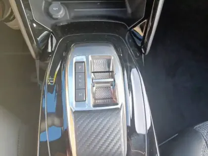 Photo 33 Peugeot 2008  Hybrid 136 e-DCS6