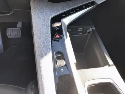 Photo 18 Peugeot 3008  Hybrid 136 e-DCS6