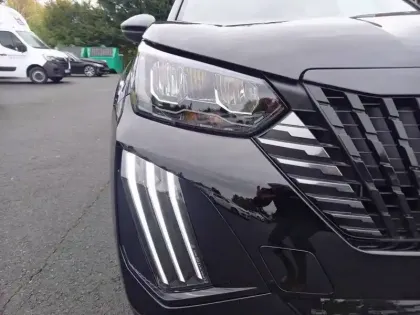 Photo 35 Peugeot 2008  Hybrid 136 e-DCS6