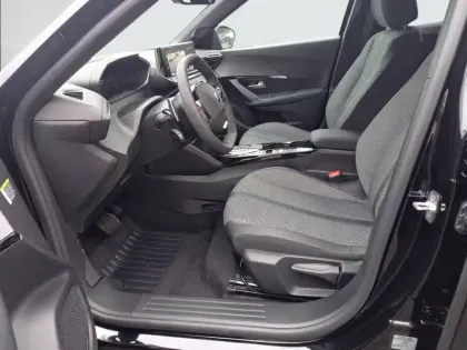 Photo 30 Peugeot 2008  Hybrid 136 e-DCS6