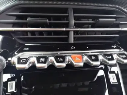 Photo 39 Peugeot 2008  Hybrid 136 e-DCS6