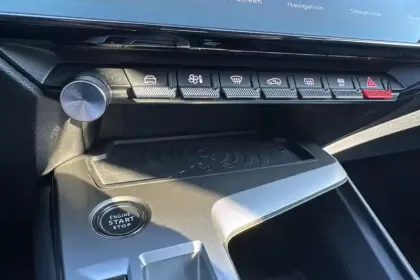 Photo 71 Peugeot 308  Electrique 54 kWh 156ch