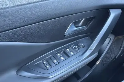 Photo 47 Peugeot 308  Electrique 54 kWh 156ch