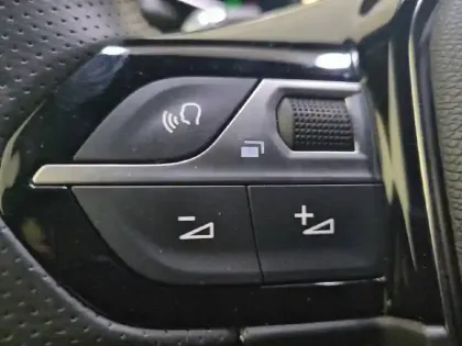 Photo 68 Peugeot 208  Hybrid 100 e-DCS6