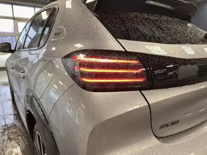 Photo 36 Peugeot 208  Hybrid 100 e-DCS6