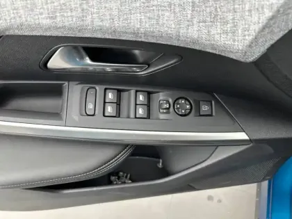 Photo 19 Peugeot 208  Hybrid 100 e-DCS6