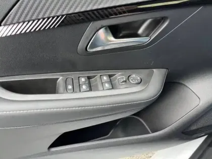 Photo 65 Peugeot 208  Hybrid 100 e-DCS6