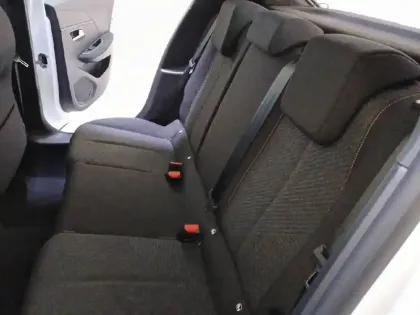 Photo 80 Peugeot 208  Hybrid 100 e-DCS6