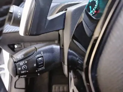 Photo 95 Peugeot 208  Hybrid 100 e-DCS6