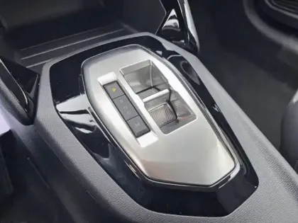 Photo 62 Peugeot 208  Hybrid 100 e-DCS6