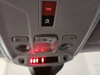 Photo 94 Peugeot 208  Hybrid 100 e-DCS6