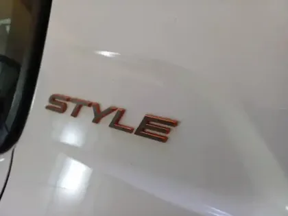 Photo 99 Peugeot 208  Hybrid 100 e-DCS6