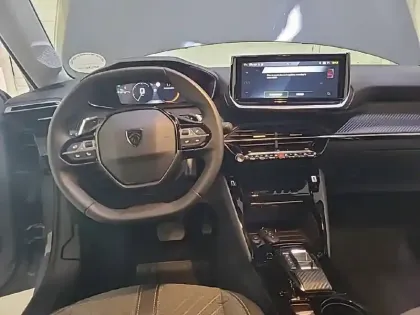Photo 49 Peugeot 208  Hybrid 100 e-DCS6