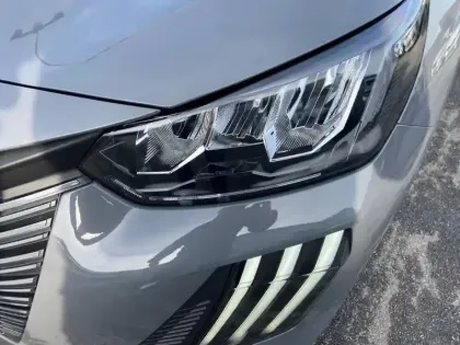 Photo 15 Peugeot 208  Hybrid 100 e-DCS6