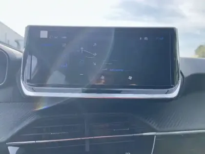 Photo 16 Peugeot 208  Hybrid 100 e-DCS6