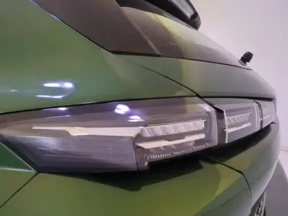 Photo 16 Peugeot 308  PureTech 130ch S&S EAT8