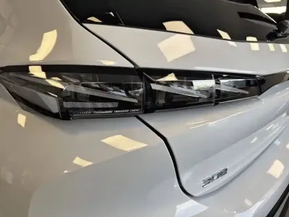 Photo 16 Peugeot 308  PHEV 225 e-EAT8