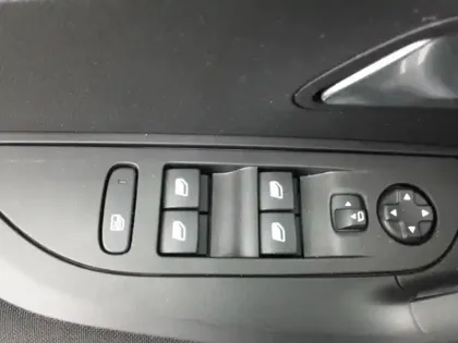 Photo 17 Peugeot 2008  PureTech 100 S&S BVM6