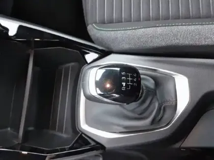 Photo 13 Peugeot 2008  PureTech 100 S&S BVM6