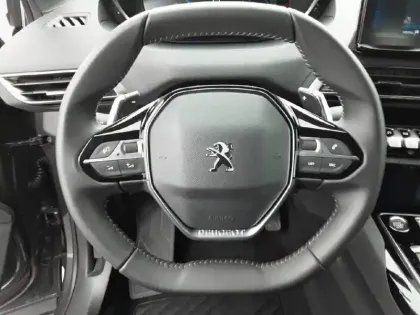 Photo 8 Peugeot 5008  Hybrid 136 e-DCS6