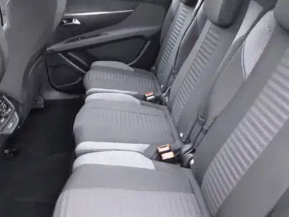 Photo 11 Peugeot 5008  Hybrid 136 e-DCS6