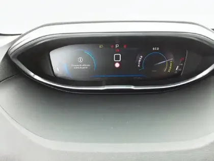 Photo 30 Peugeot 5008  Hybrid 136 e-DCS6